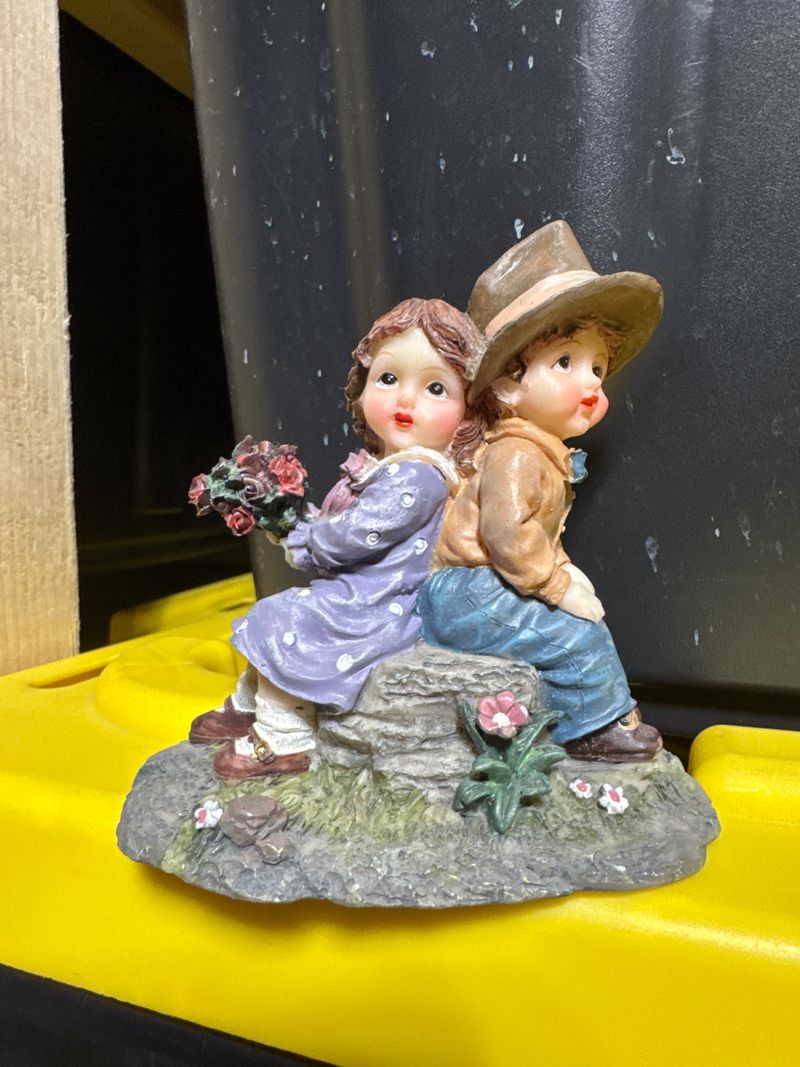 Misc Boy and girl sitting figure