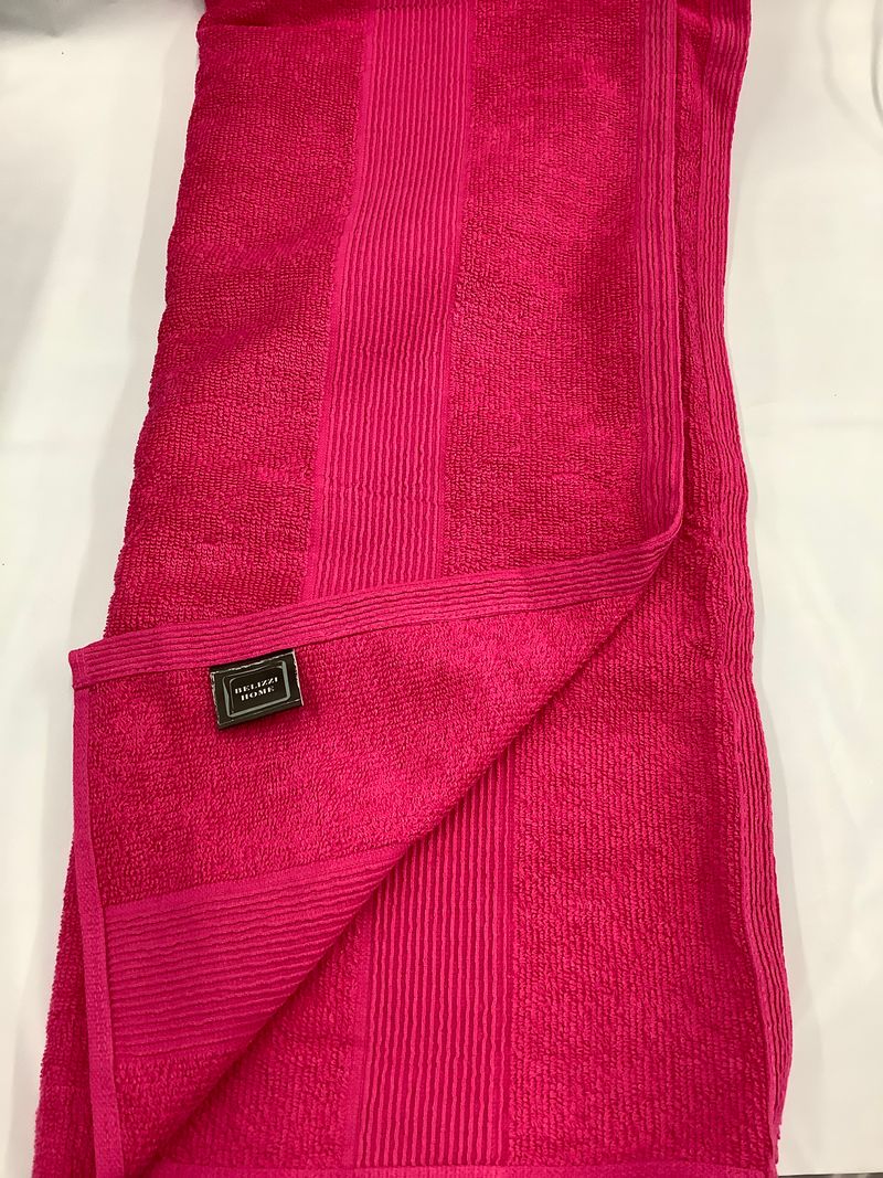 Belizzi Home NWOT fuscia bath towel