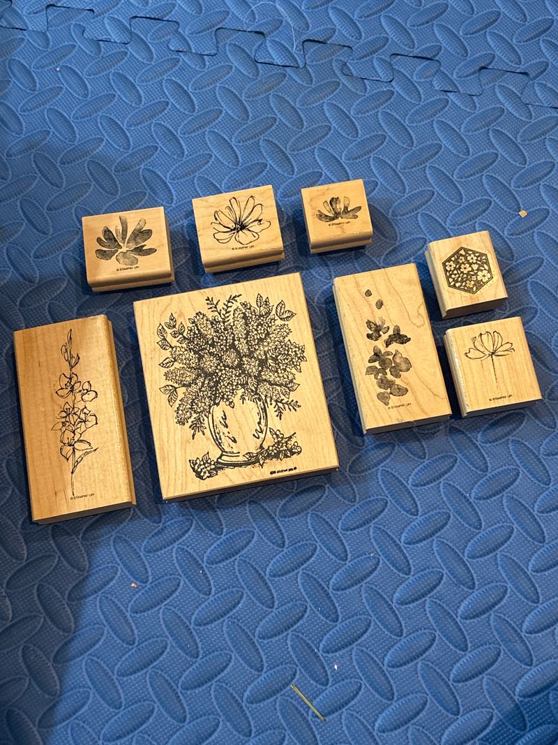 Stampin Up 8 floral stamps of various sizes-LIKE NEW!