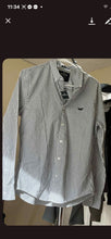 Load image into Gallery viewer, Hollister New with tags men&#39;s Hollister button up dress shirt Men&#39;s - XS
