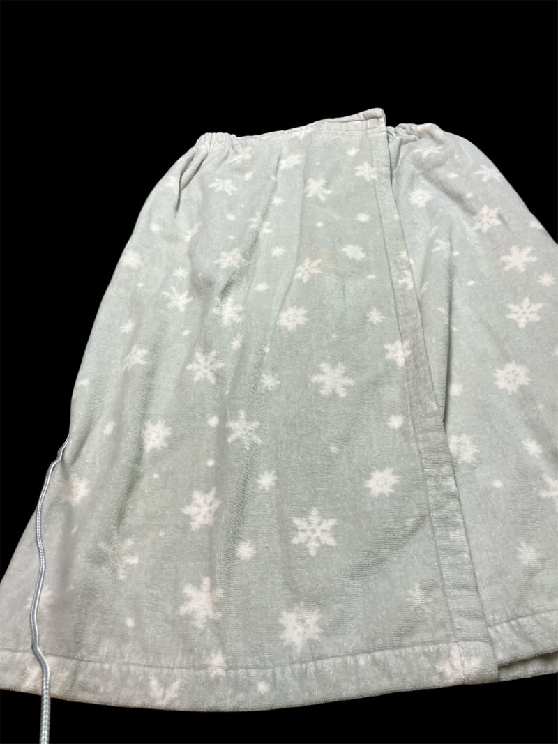 Wondershop Gray snowflake towel wrap