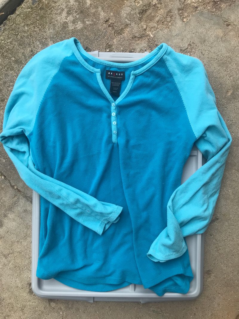 Access Liz Claiborne Blue fleece PJ top