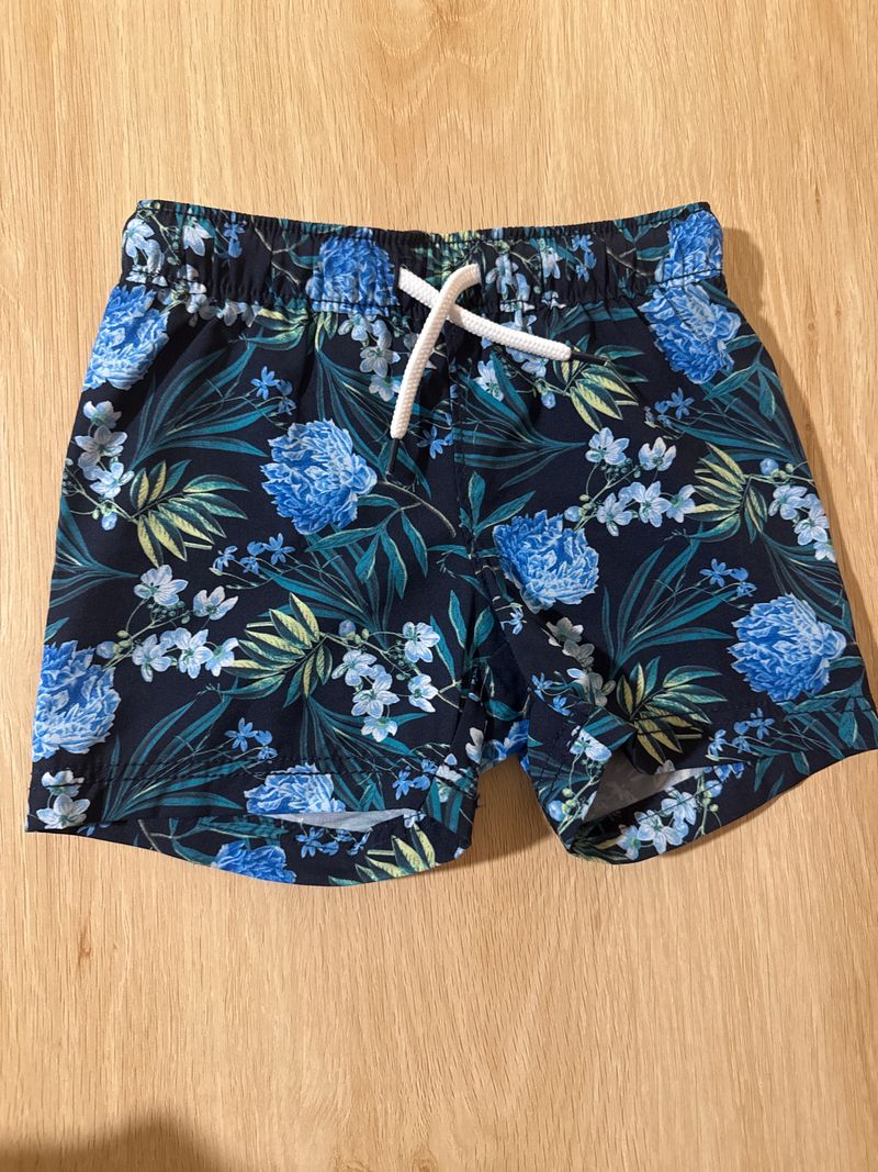 Old Navy size 6-12 swim shorts 9 Months
