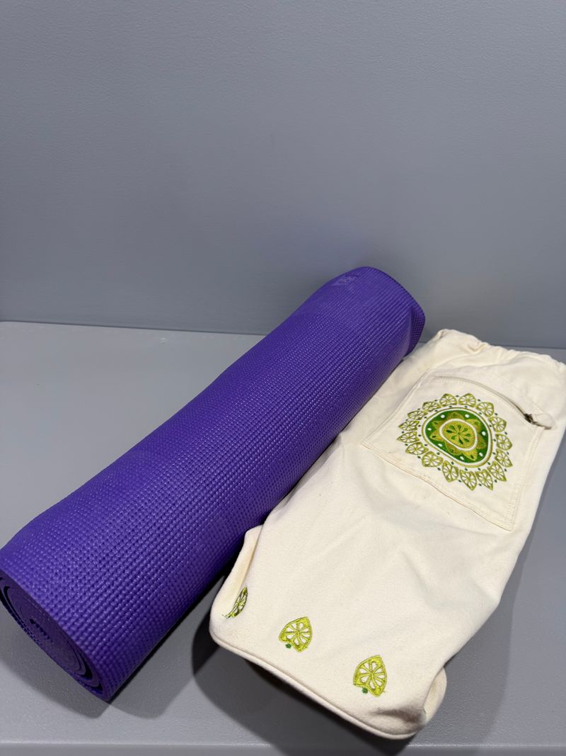 Gaiam yoga mat and carrying case New without tags purple mat, carry case cream with green design