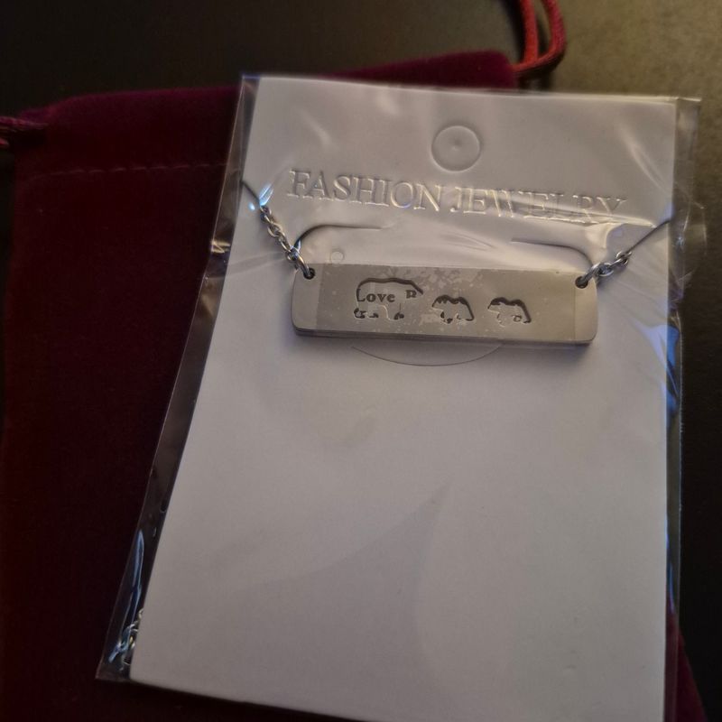 Mama Bear Womens Mama Bear Necklace and Two Cubs NIB