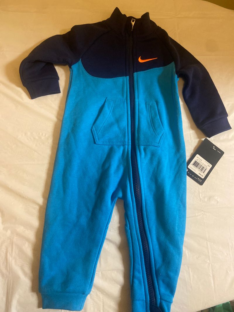 Nike NWT Zippered No feet 12 Months