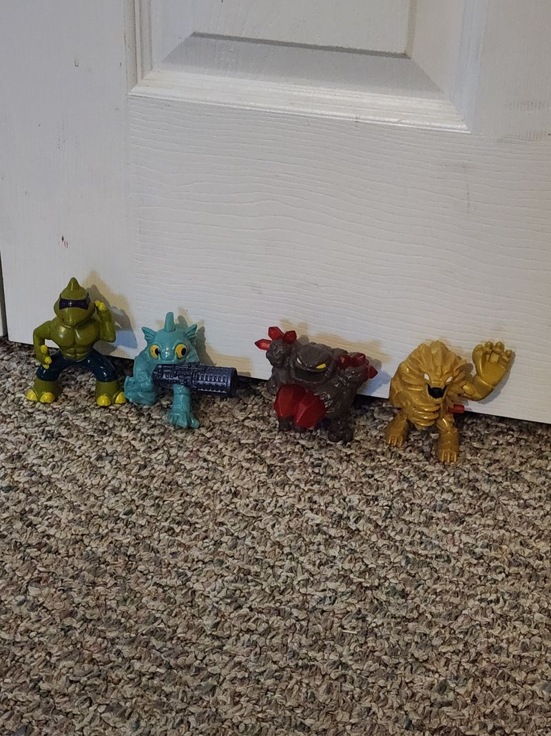 Figures, 4pc , approximately 3