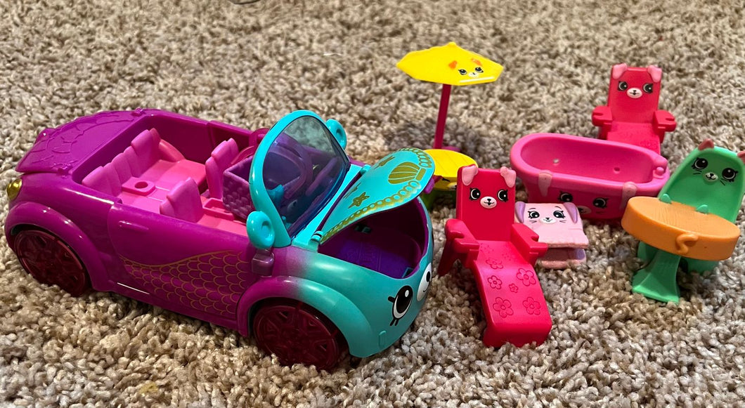 Shopkins Shopkins Car + some furniture Dolls and Accessories