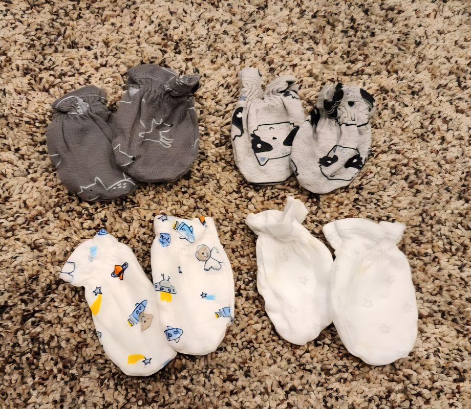 4 pairs of newborn mittens  Newborn