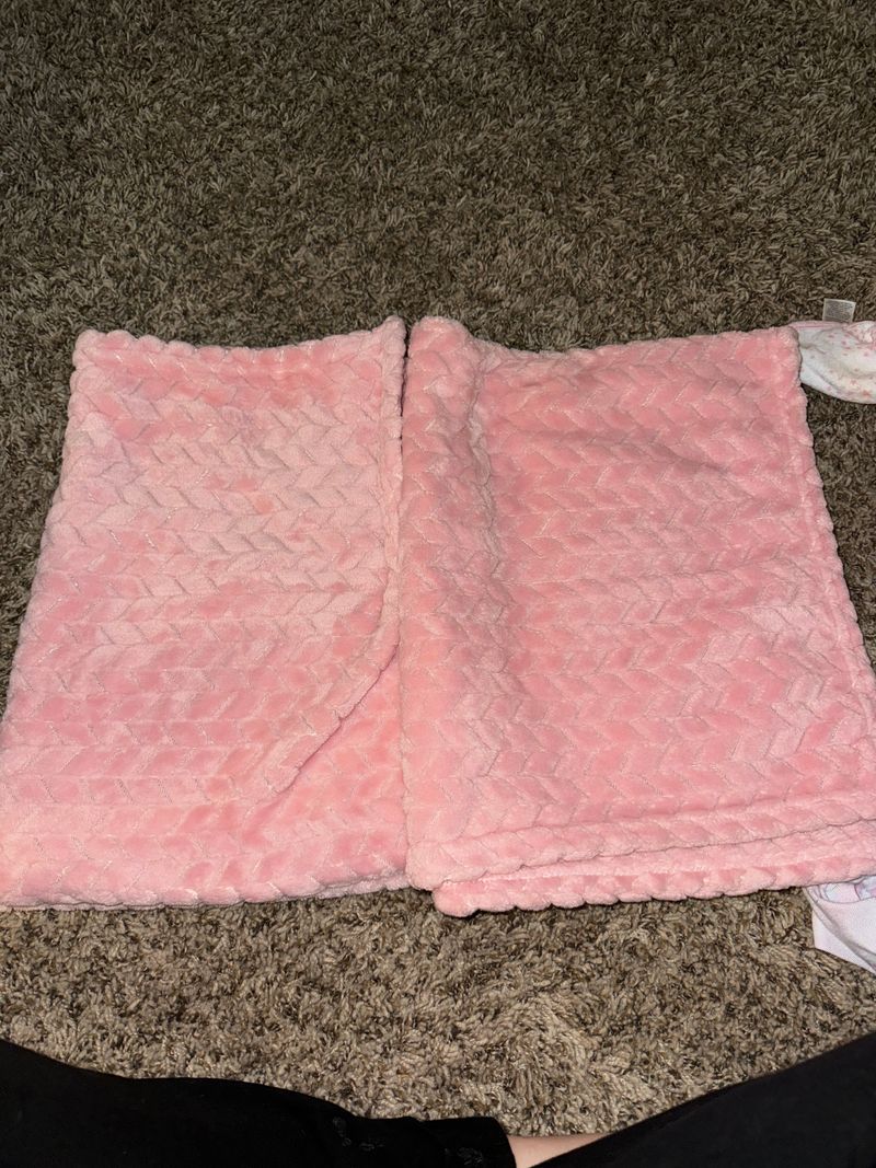 N/a Two soft blankets from Amazon never used Blanket