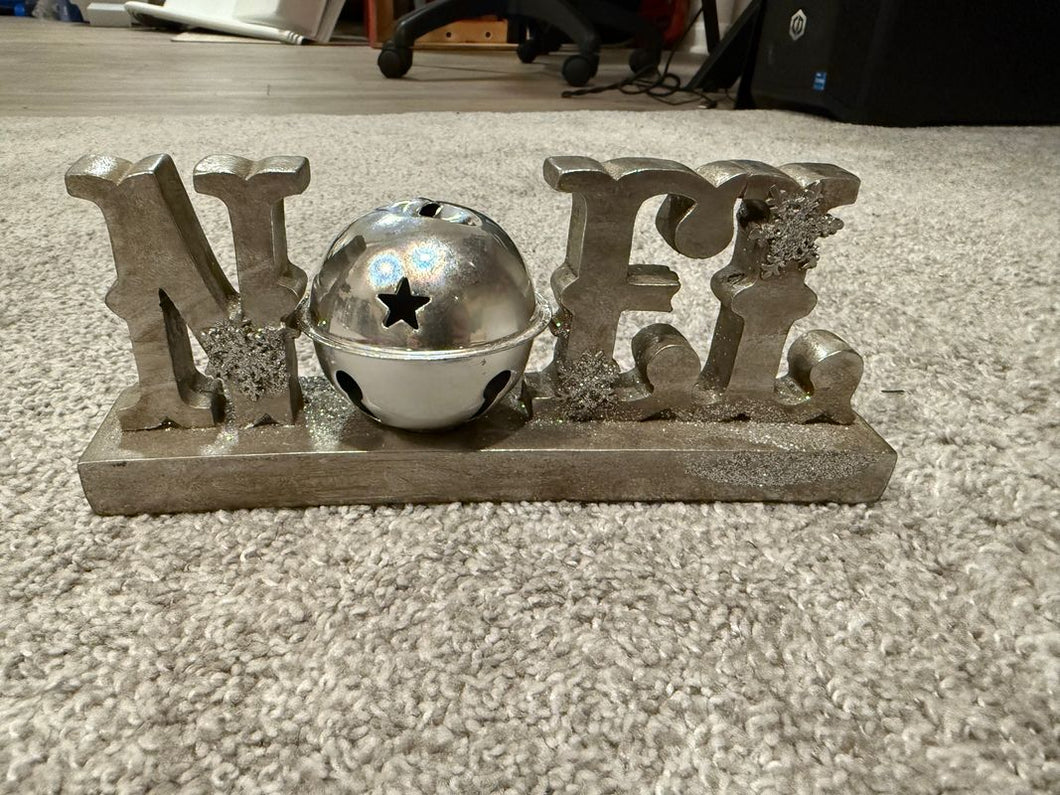 Small Noel sign About 7 inches wide