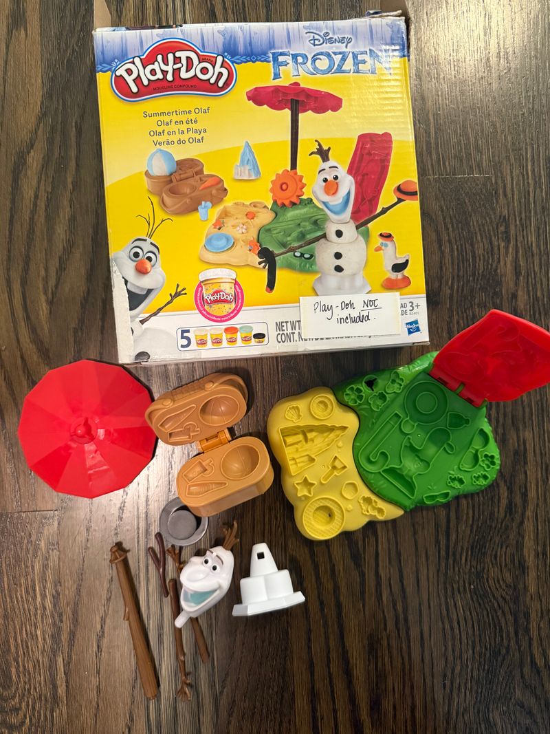 Play doh frozen Olaf kit Complete set. No play doh included Building