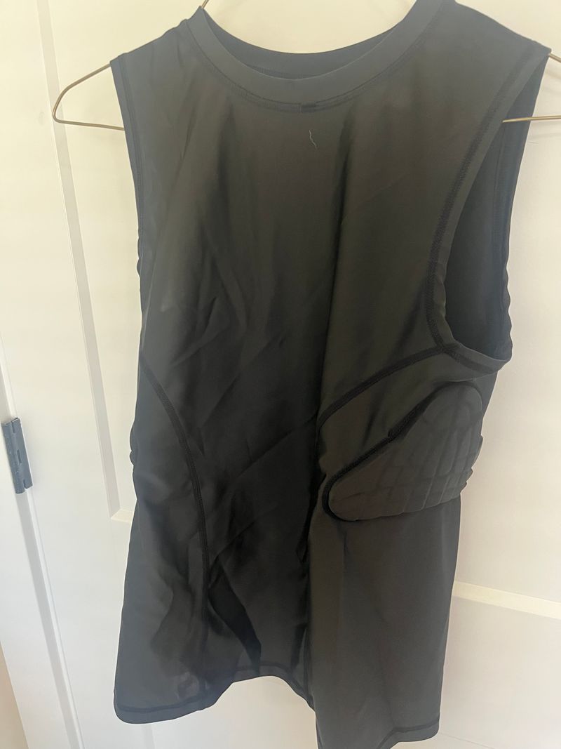 Youth football bullrush top NWOT black sleeveless padded top YXL