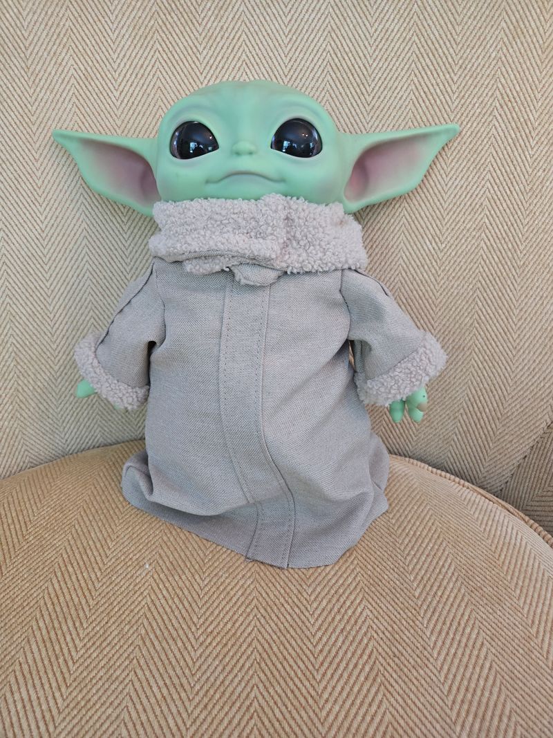 Star Wars Matel like new no pet/smoke Mandelorian large 14