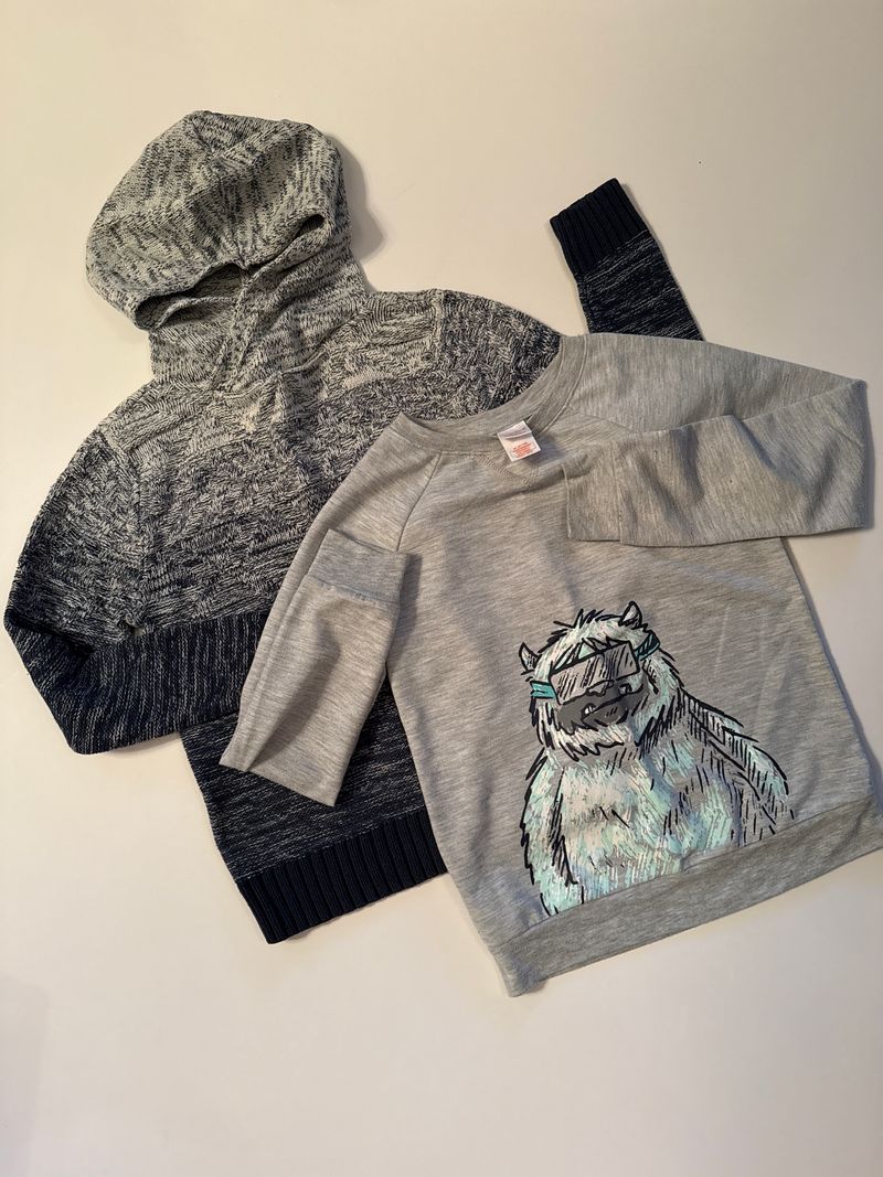 8/10 Cat & Jack Sweater & sweatshirt 8