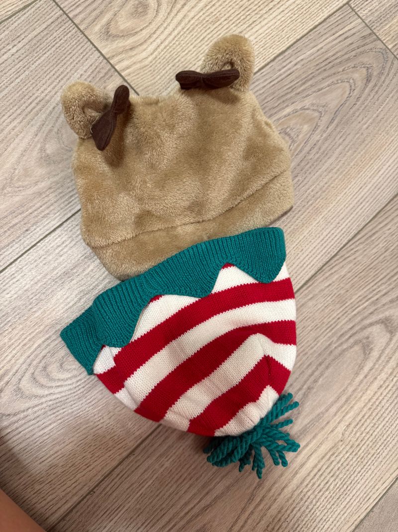 2 holiday hats 3 and 12 months