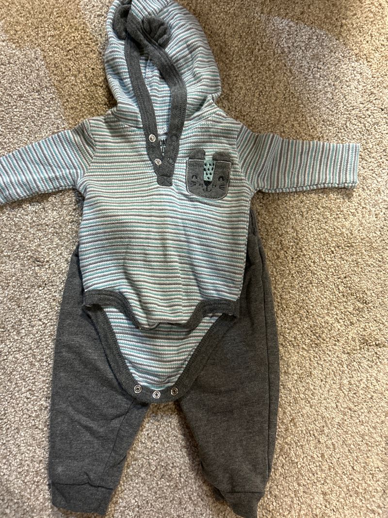 0-3m boy 2 piece long sleeve and pants 0-3m boy 2 piece long sleeve with hoodie and matching pants 3 Months