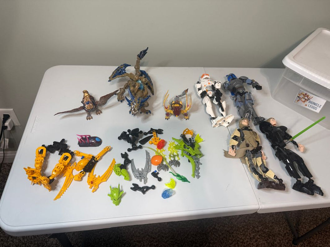 Lego bionacle set Inc 4 Star Wars figures 3 animals and random pieces and a bin labeled! Building