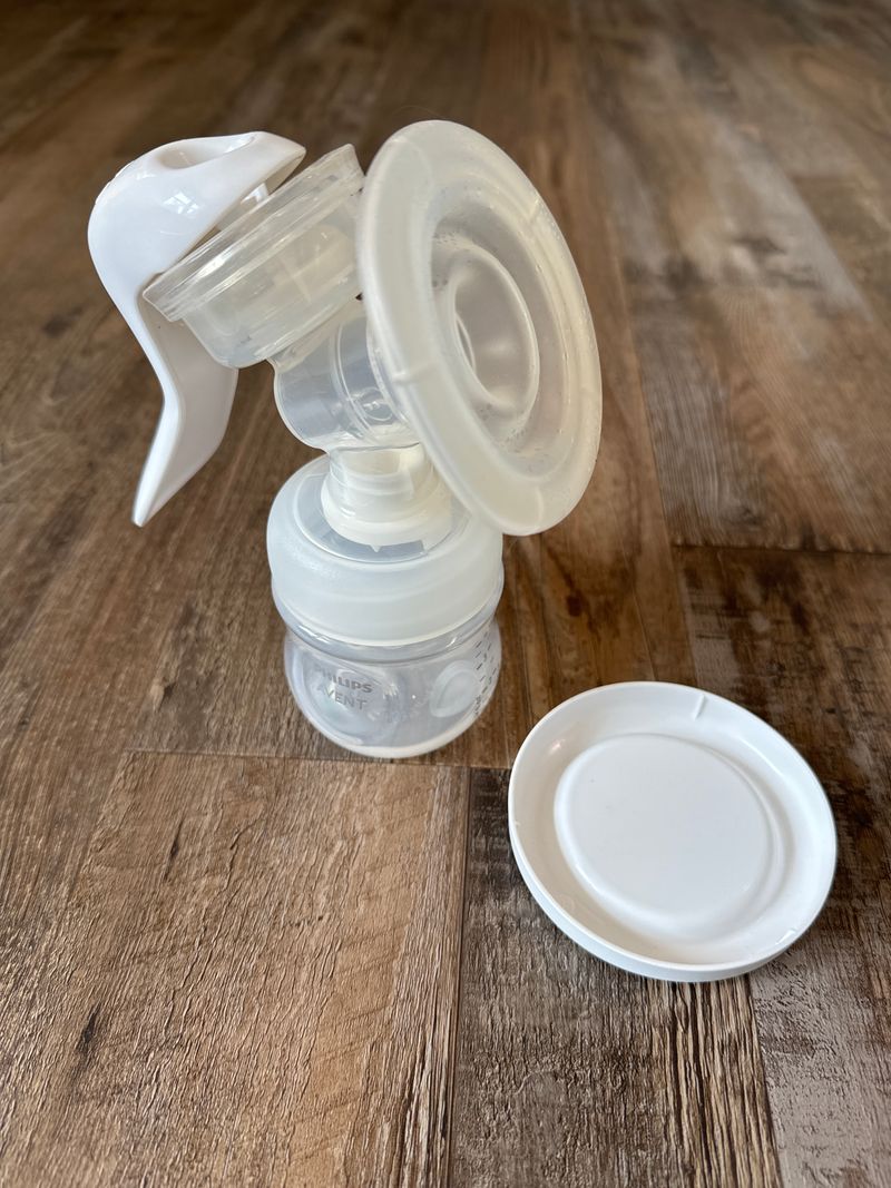 Philips Avent Hand Breast Pump Manual hand pump rarely used, fits perfect in a purse