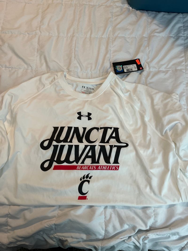 Under Armor drifit NWT NWT White Cincinnati Bearcats short sleeve tshirt Men's - XXXL
