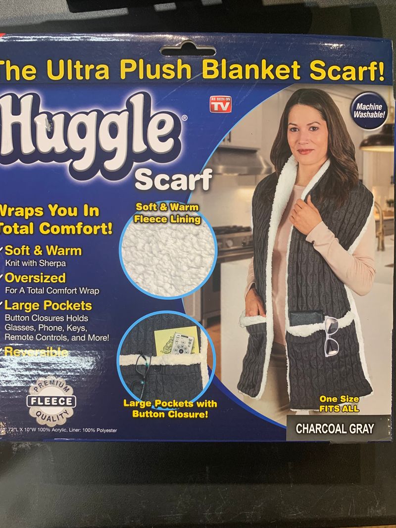 One size fits all brand new Huggle Super comfy blanket scarf Women's - L