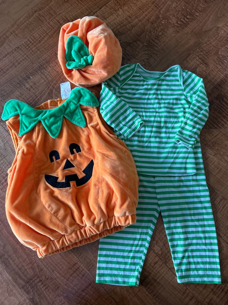 Baby pumpkin costume, 12-18 months Orange pumpkin and hat, green and white striped outfit 12 Months