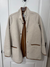 Load image into Gallery viewer, Old Navy Cream fleece and camel suede coat, size small Women&#39;s - S
