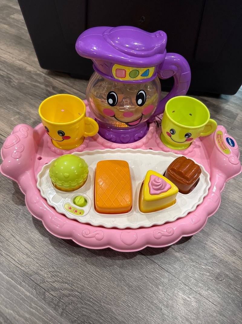 Vtech Learn & Discover Pretty Party Playset EUC Lights & music. Teaches shapes & colors. Pretend Toy