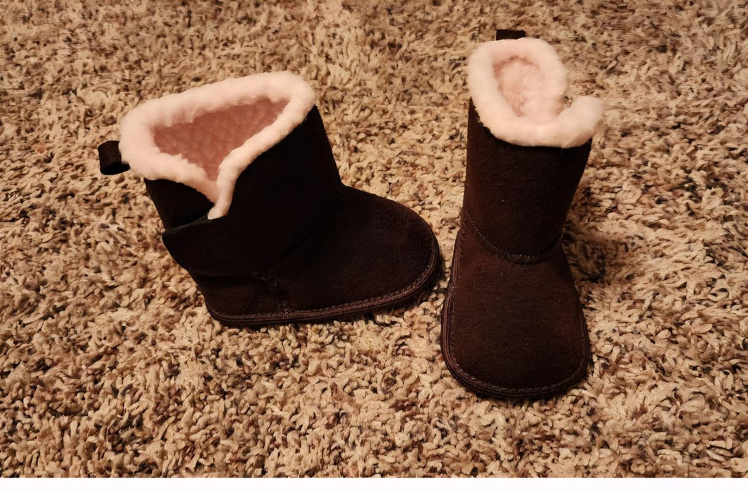 3-6 month fleece lined girls booties. Dark brown. Soft and bendable 1 (Infant Shoe)
