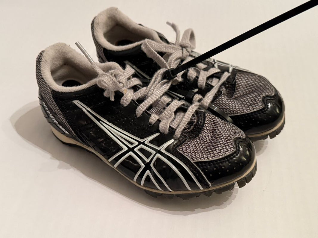 1.5 Boys or Girls ASICS Track metal cleat spikes With shoe strings