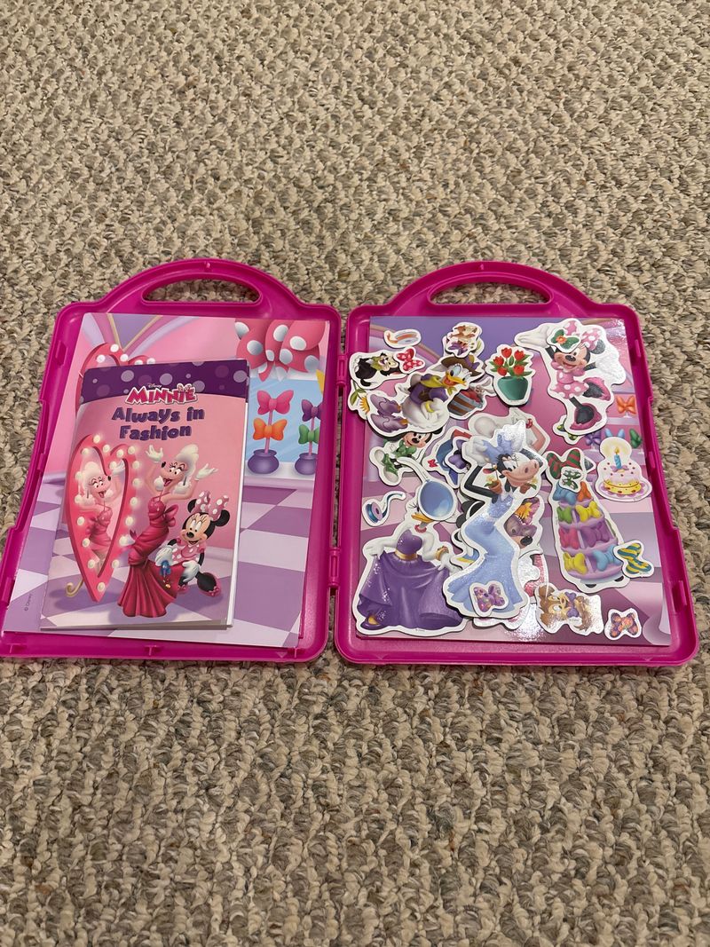Disney Minnie Fashion and fun magnetic set and case Educational
