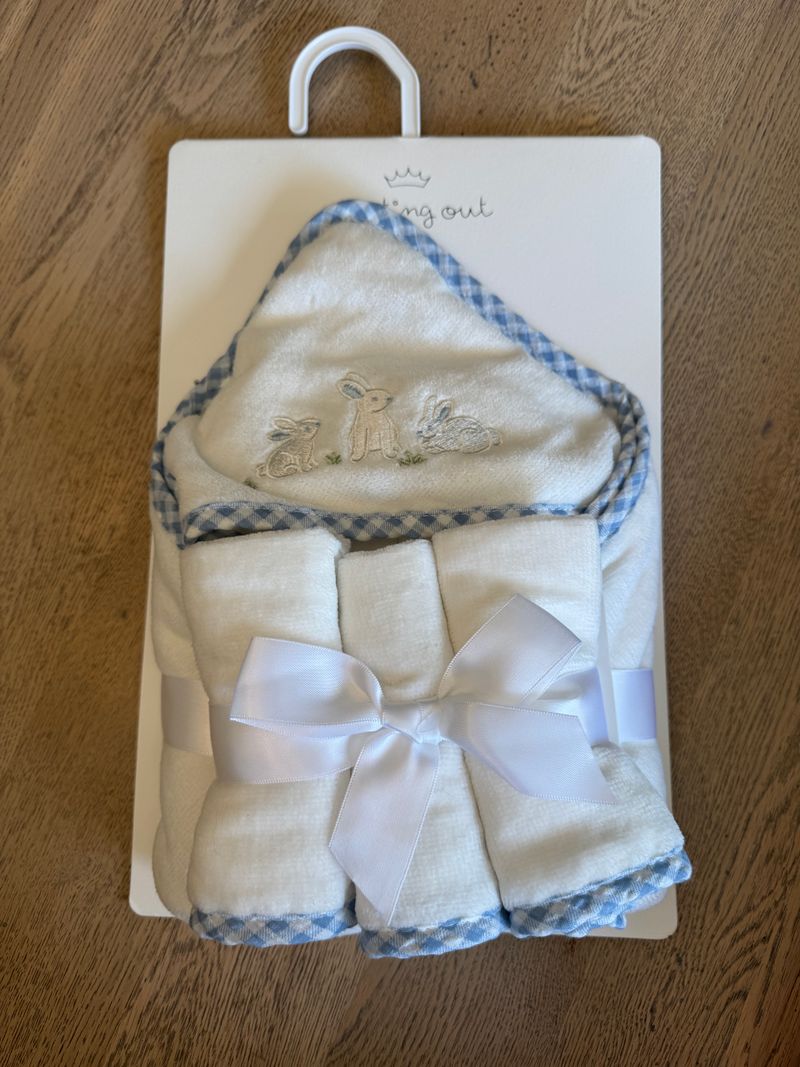 Starting out 4 piece bath set 4 piece bath set, 3 washcloths, 1 hooded towel, white, blue, NWT Bathing