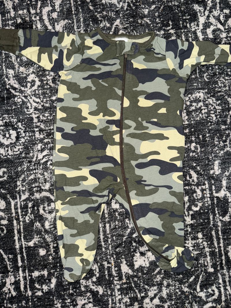 Gerber 0/3m-Camo Design-Footed Sleeper Newborn