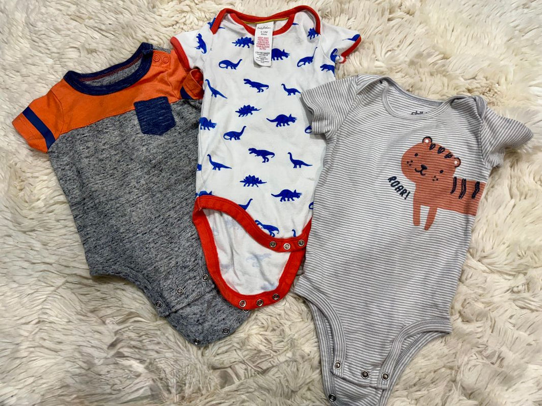 3 onesies  6 Months