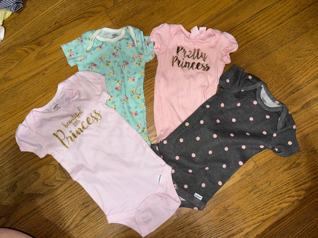 4 Gerber Sleepers Washed not worn. 6-9 m 6 Months