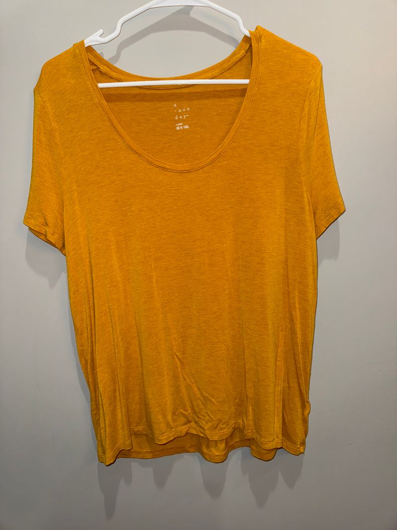A New Day tee  Women's - L