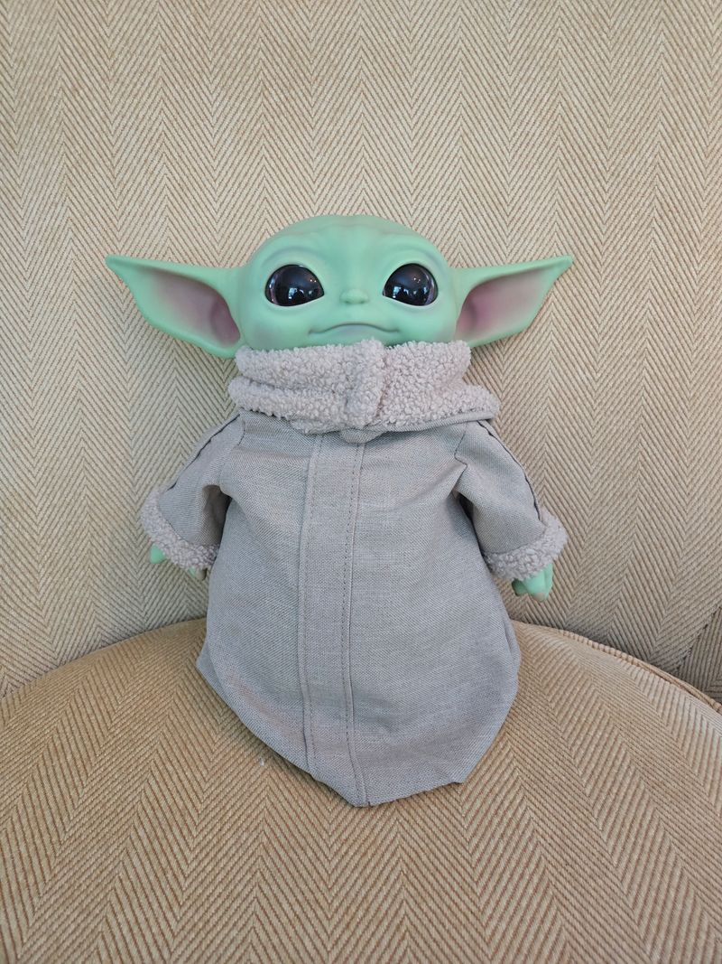 Star Wars Matel like new no pet/smoke Madelorian large 14