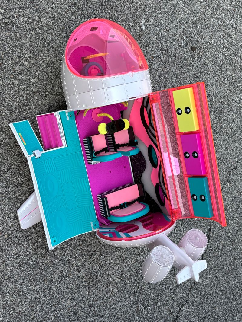 MGA Entertainment LOL Surprise OMG 4 in 1 Travel Plane Airplane Playset Dolls and Accessories