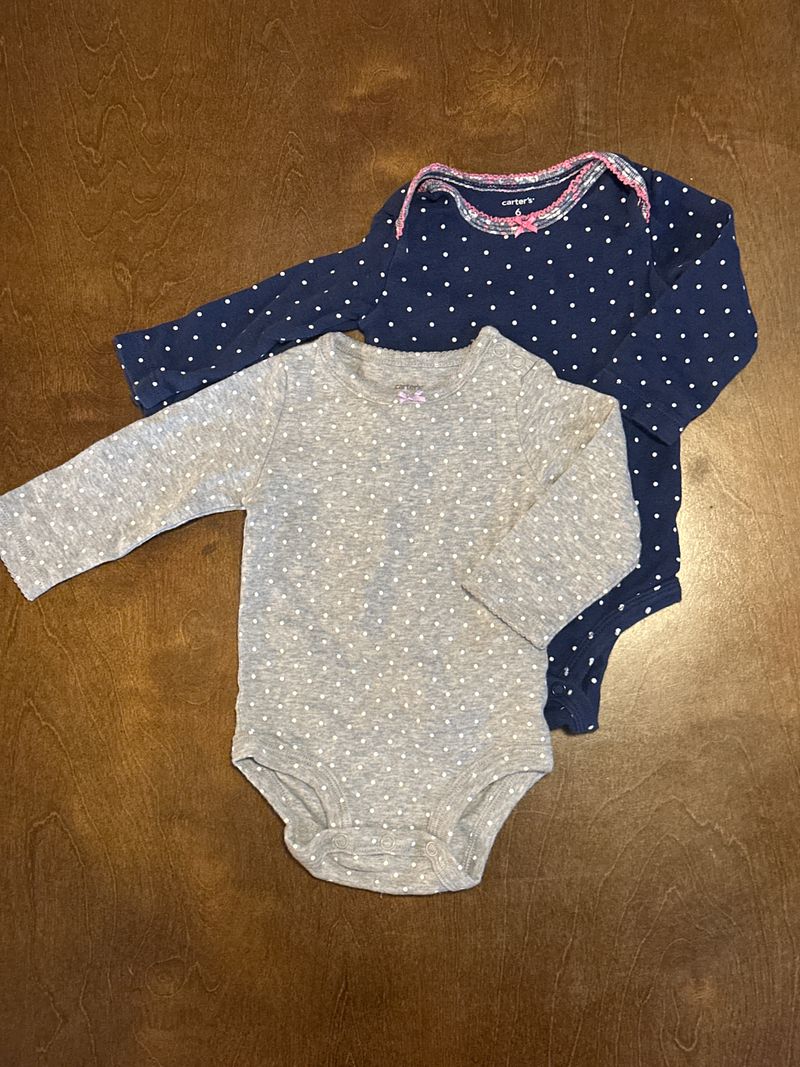 Carters 6 mo 2 pack polka dot long sleeve onesie Carters 6 mo 2 pack polka dot long sleeve onesie 6 Months