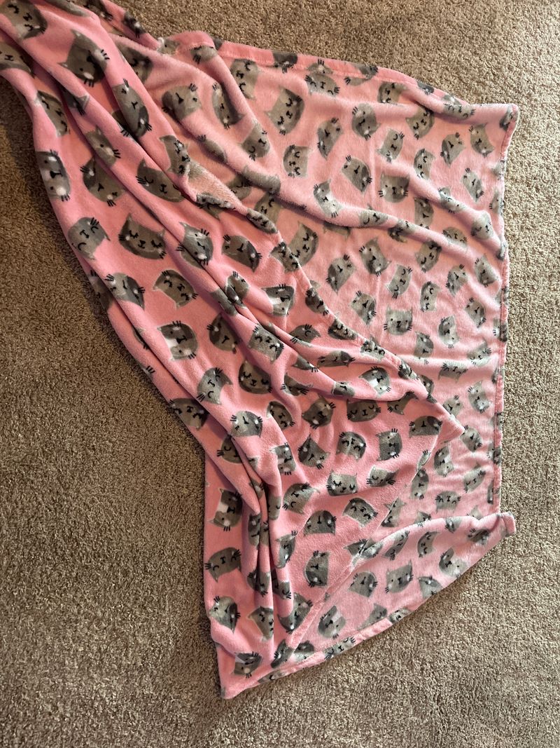 Real living Kitten throw blanket