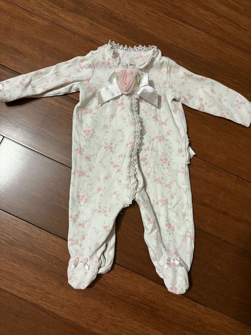 6M snap sleeper with ruffle butt  6 Months