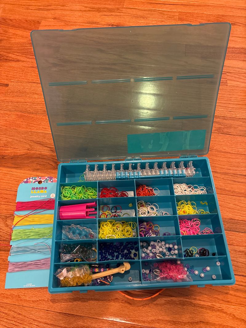 Bracelet making set and case