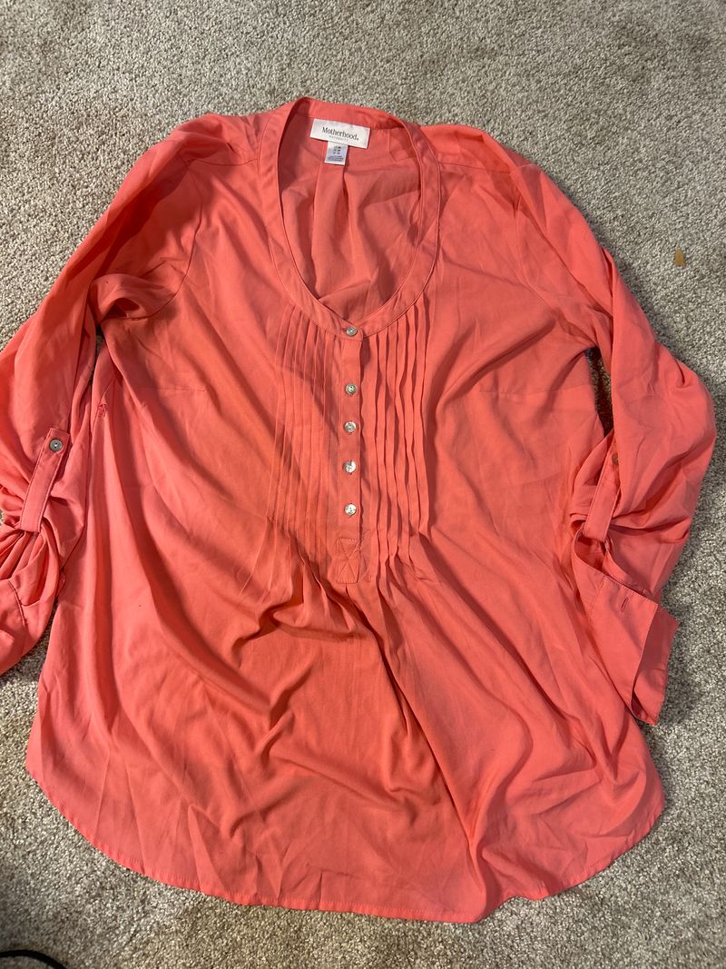 Motherhood Maternity M silk 3/4 or long sleeve Motherhood maternity M peach silk shirt. Can button to be 3/4 Women's Med 8-10