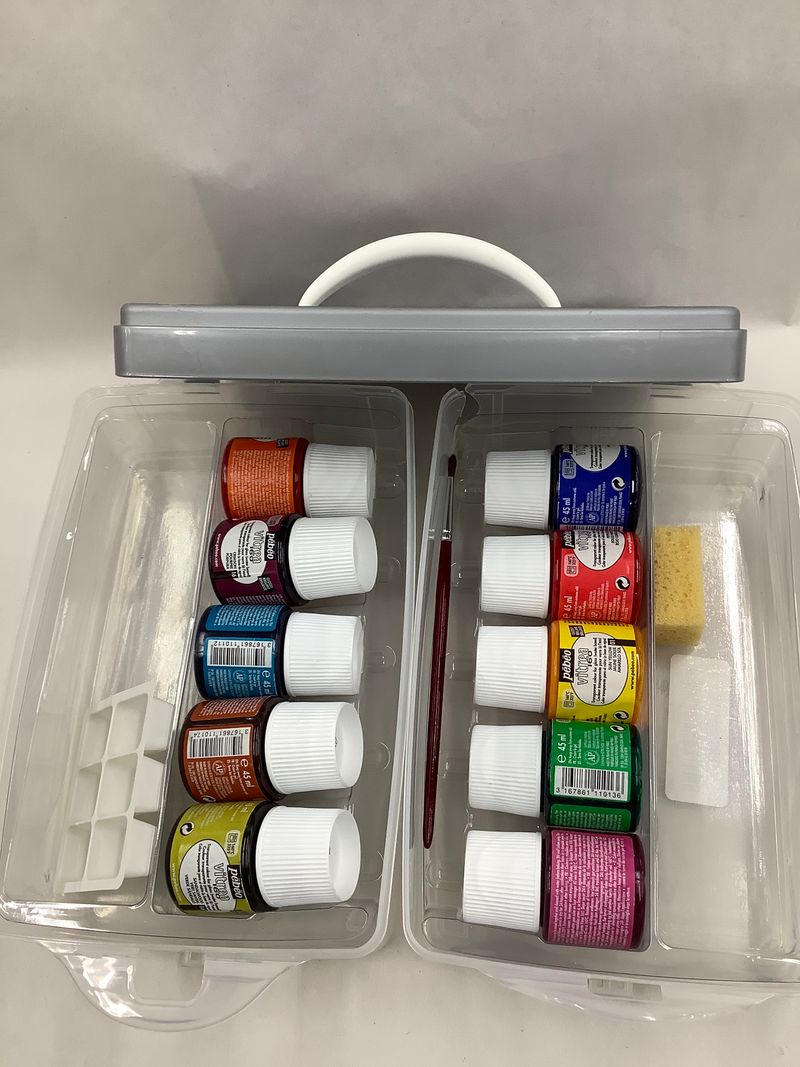 Pebeo Art supply tackle box. One of the plastic compartments is cracked