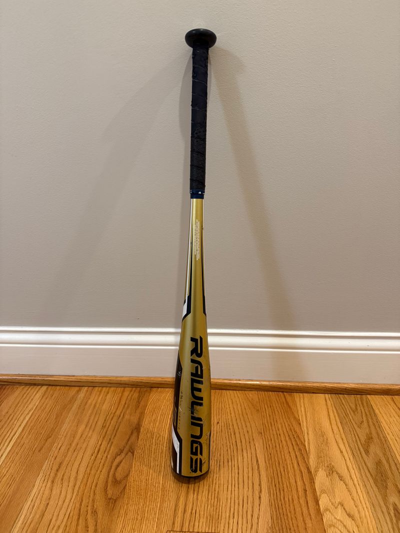 Rawlings baseball bat, grip has some wear and tear