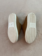 Load image into Gallery viewer, Therabouts Tan Dress Shoes - Worn once Retails $35 JCPenney 3 (Big Kid)
