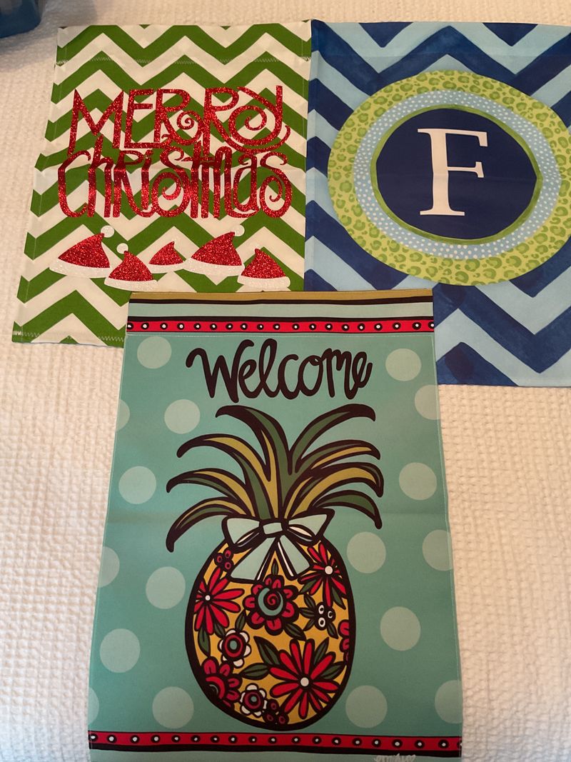3 mini flags Merry Christmas/blue chevron w/F and Welcome w/pineapple