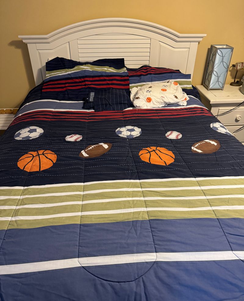 Jumping Beans Sports Themed FULL Size Bedding Set Comforter, Sheet Set, 2 Shams, and Bedruffle! Full