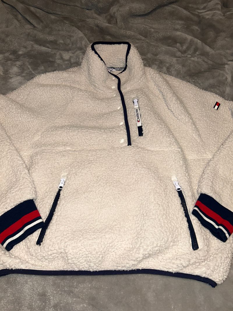 Tommy Hiy Cream Fleece, very soft EUC Women's - L