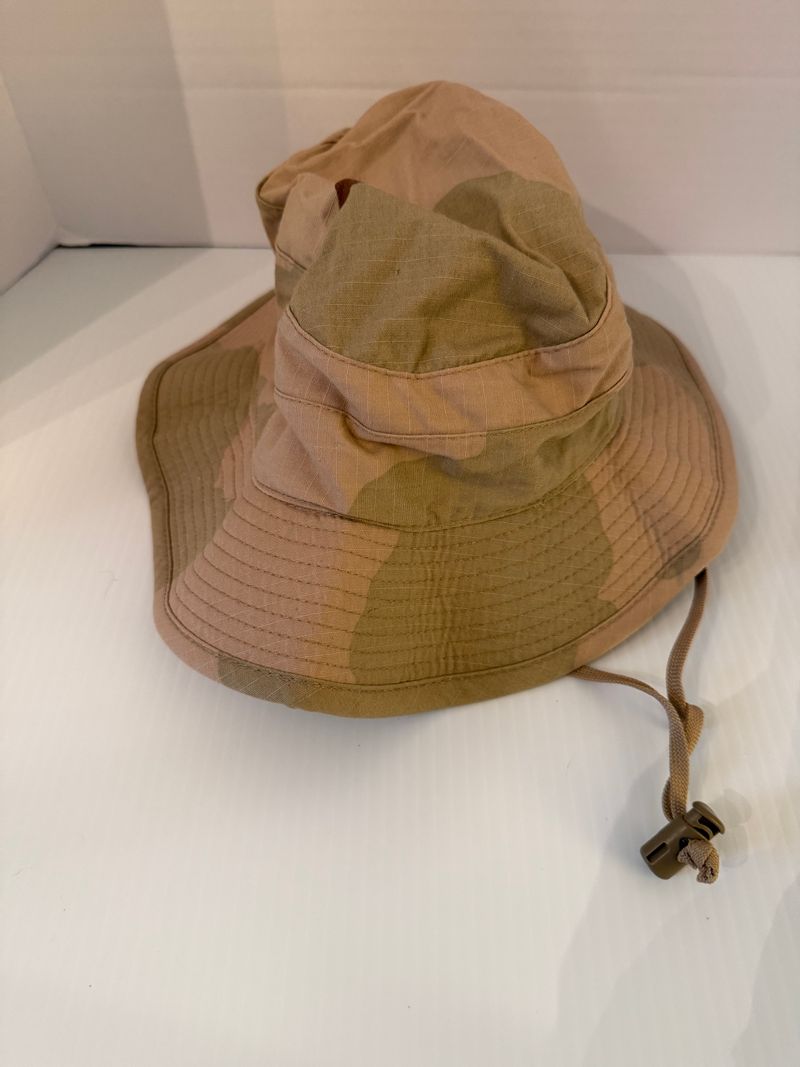NEW Camouflage bucket hat with adjustable strap  Men's - M
